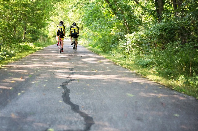 two-men-on-bicycles-1509960